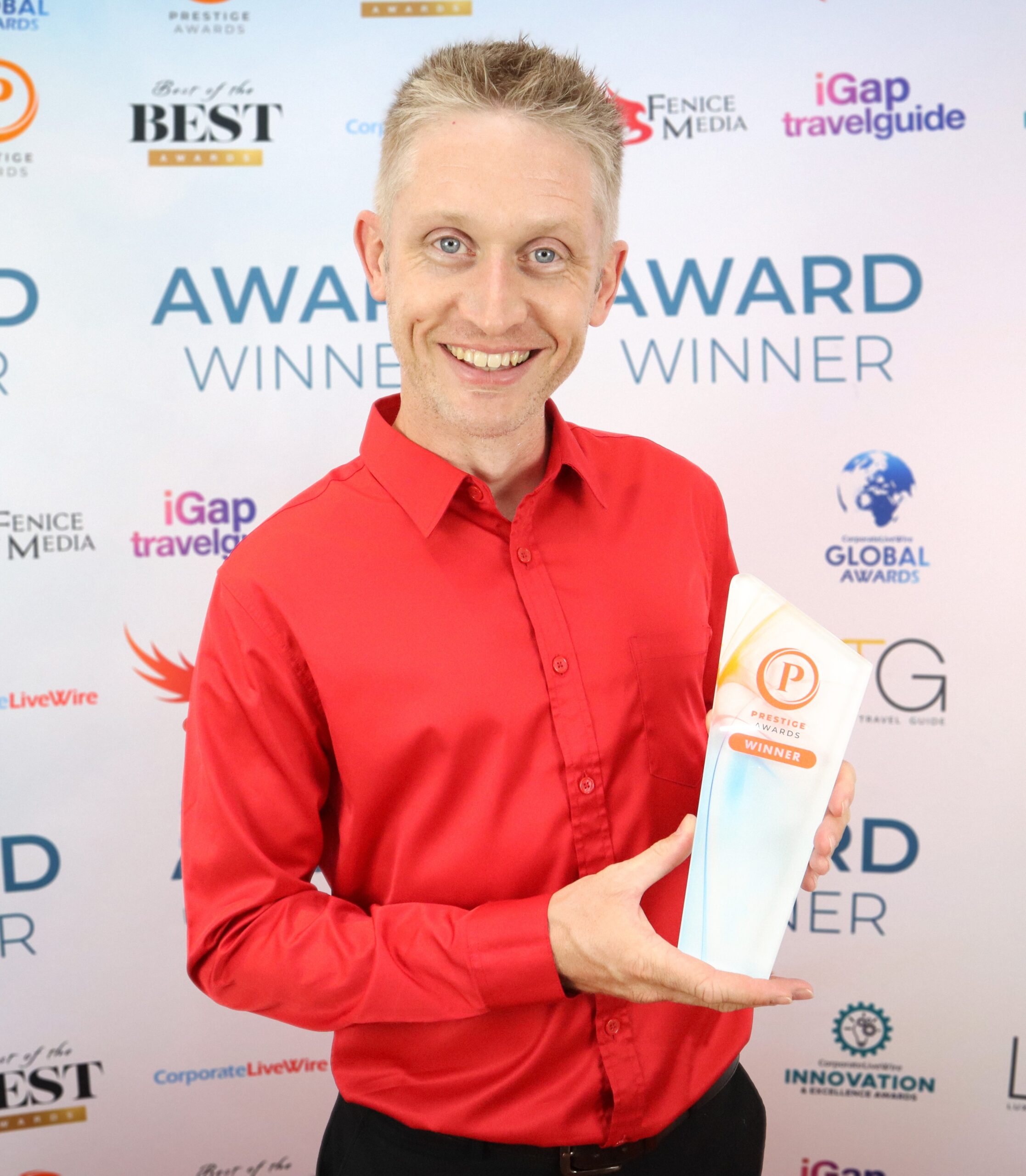 Tom Elliott receiving the Prestige Award 2025/2026 for Corporate Entertainment